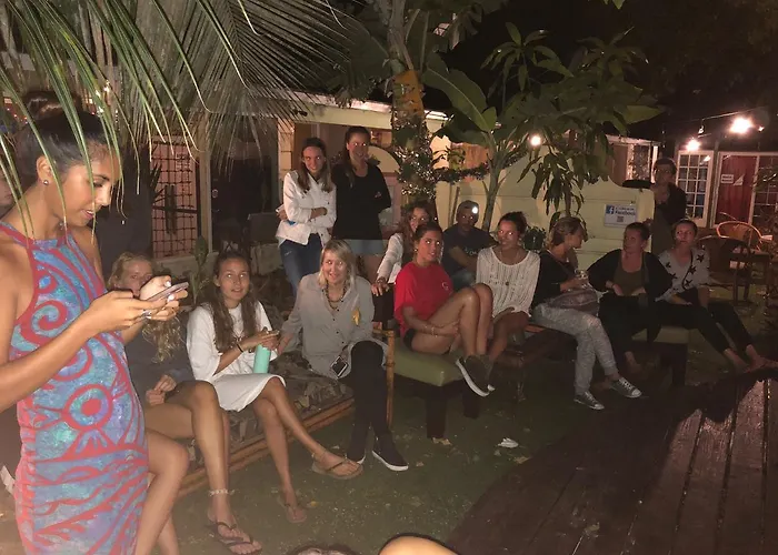 Tiki Beach Hostel-At The Beach in Lahaina